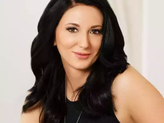 Anika Ray,
Spirituality
Expert at Simposium Titik Balik Matahari Musim Panas